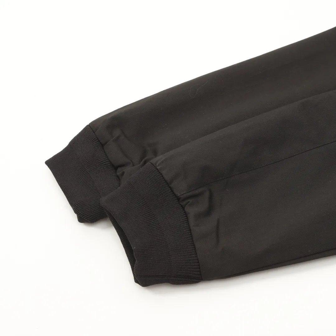 🅿️540 Ralph Lauren 25 Spring and Summer Solid Color Embroidered Logo Zipper Jacket Men's Black Ralph Lauren/Ralph Lauren Harrington Old Money Style Old Cadre Zipper Jacket The Harrington jacket's lapel zipper windproof design perfectly blends casual style and street trend elements. The fabric texture of the jacket is excellent and comfortable to wear. It is a very versatile trendy jacket. Original development. 100% cotton fabric with exquisite embroidery. The evergreen model is safe to buy and will never go out of style. The fabric is also different from others. The new model is not as stiff as the old model. I think it is better to wear 100% pure cotton. The hardness is just right and not that stiff. This is this year’s upgrade, but I feel it is easier to wear. The embroidery on the chest is made of German Oman embroidery fiber with original data. The embroidery process is very particular. It uses Japanese Tajima machines to ensure that the embroidery is exquisite and three-dimensional, which is what I said is different from what is on the market. SIZE: M-2XL